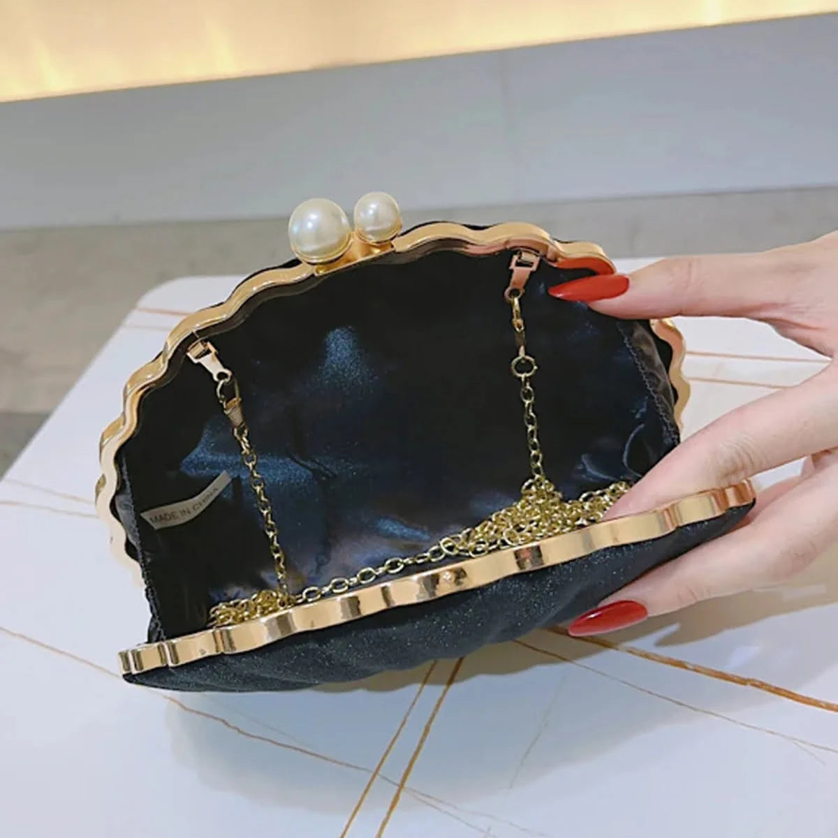 Bolsa Clutch Black Shell