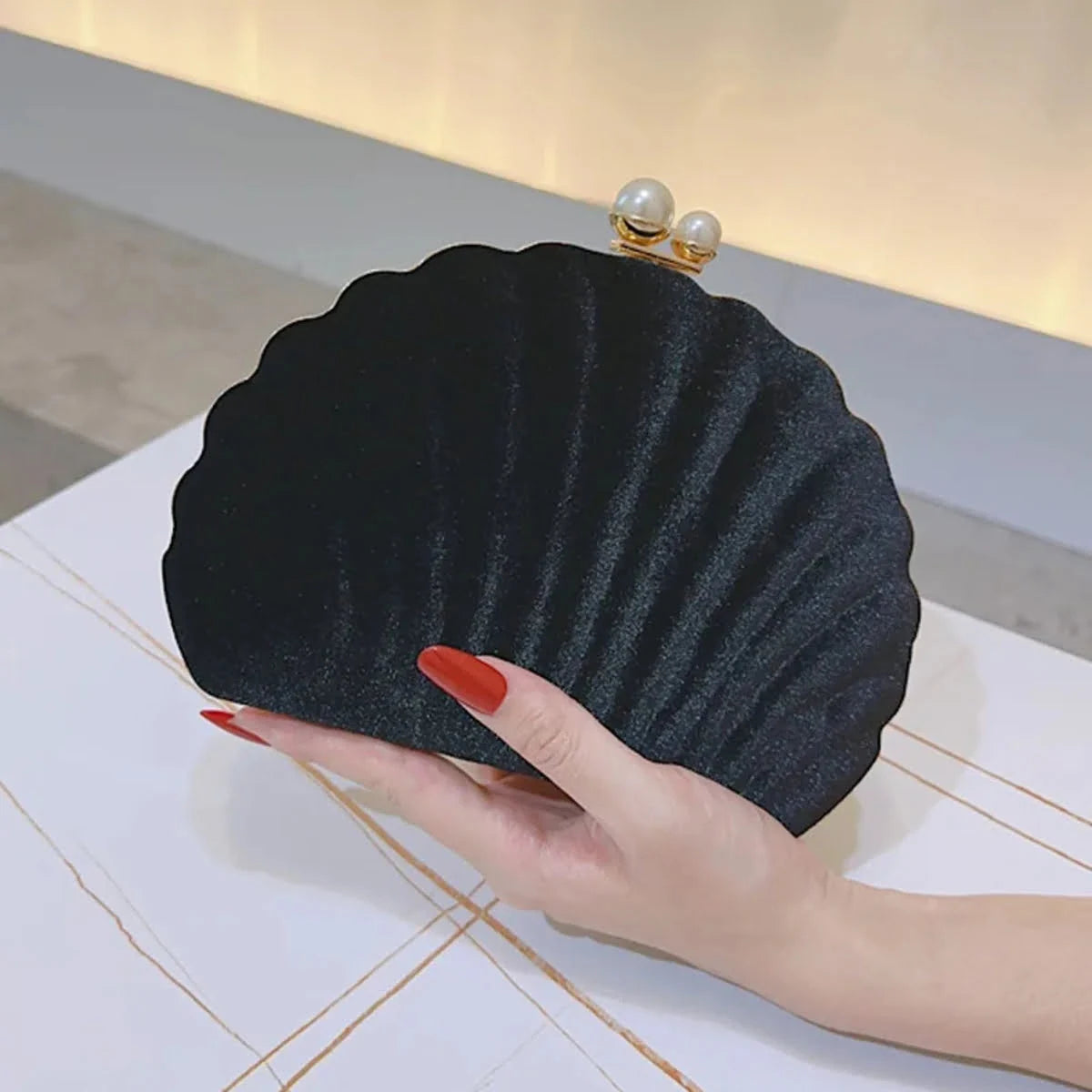 Bolsa Clutch Black Shell